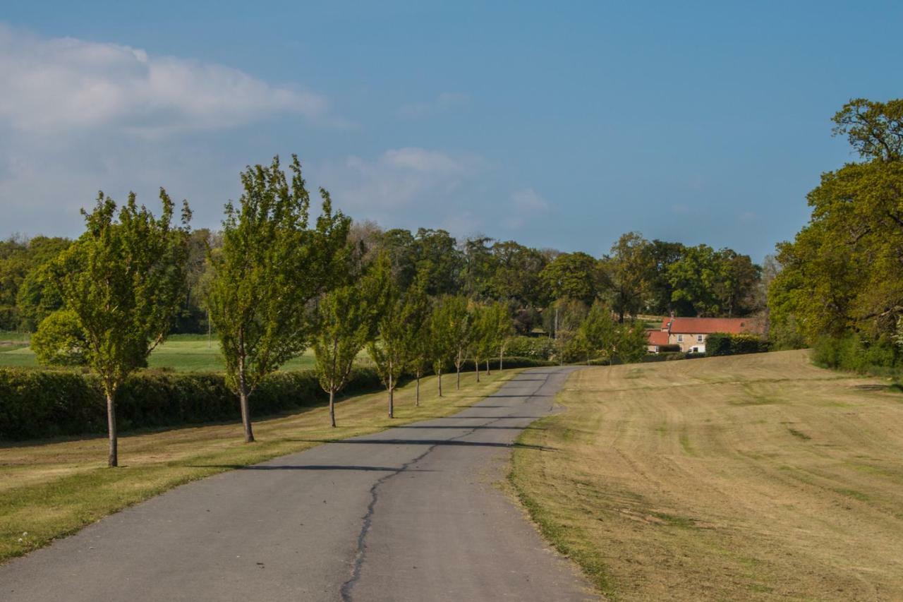 High Oaks Grange - Cottages ピカリング エクステリア 写真